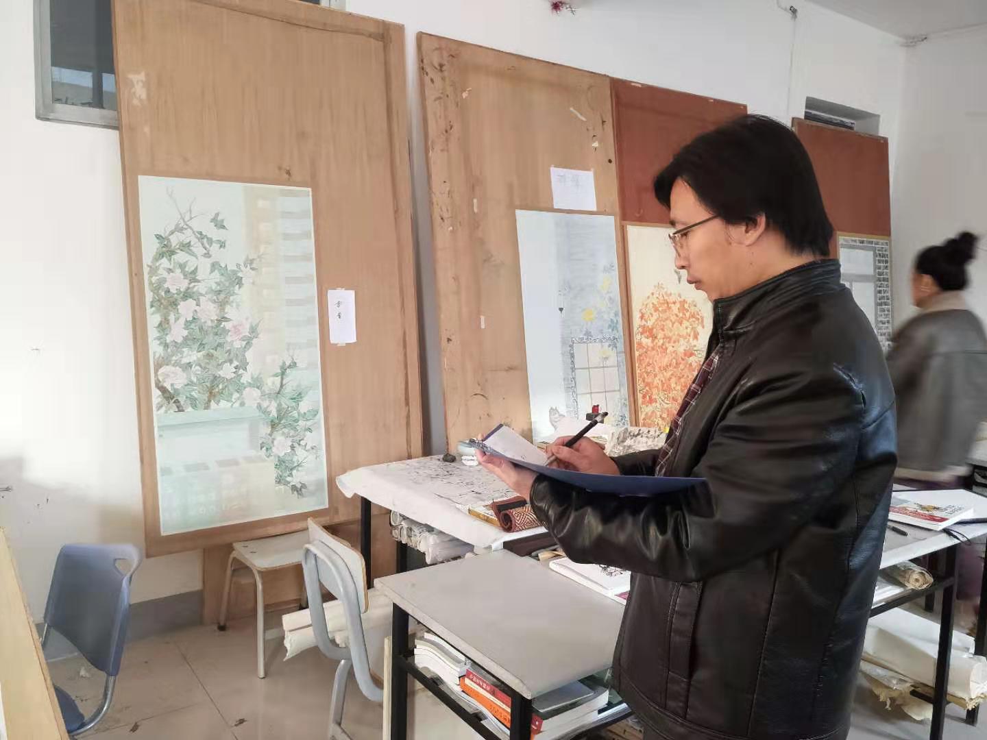 美術(shù)學院教研室進行專業(yè)課結(jié)課集中評分