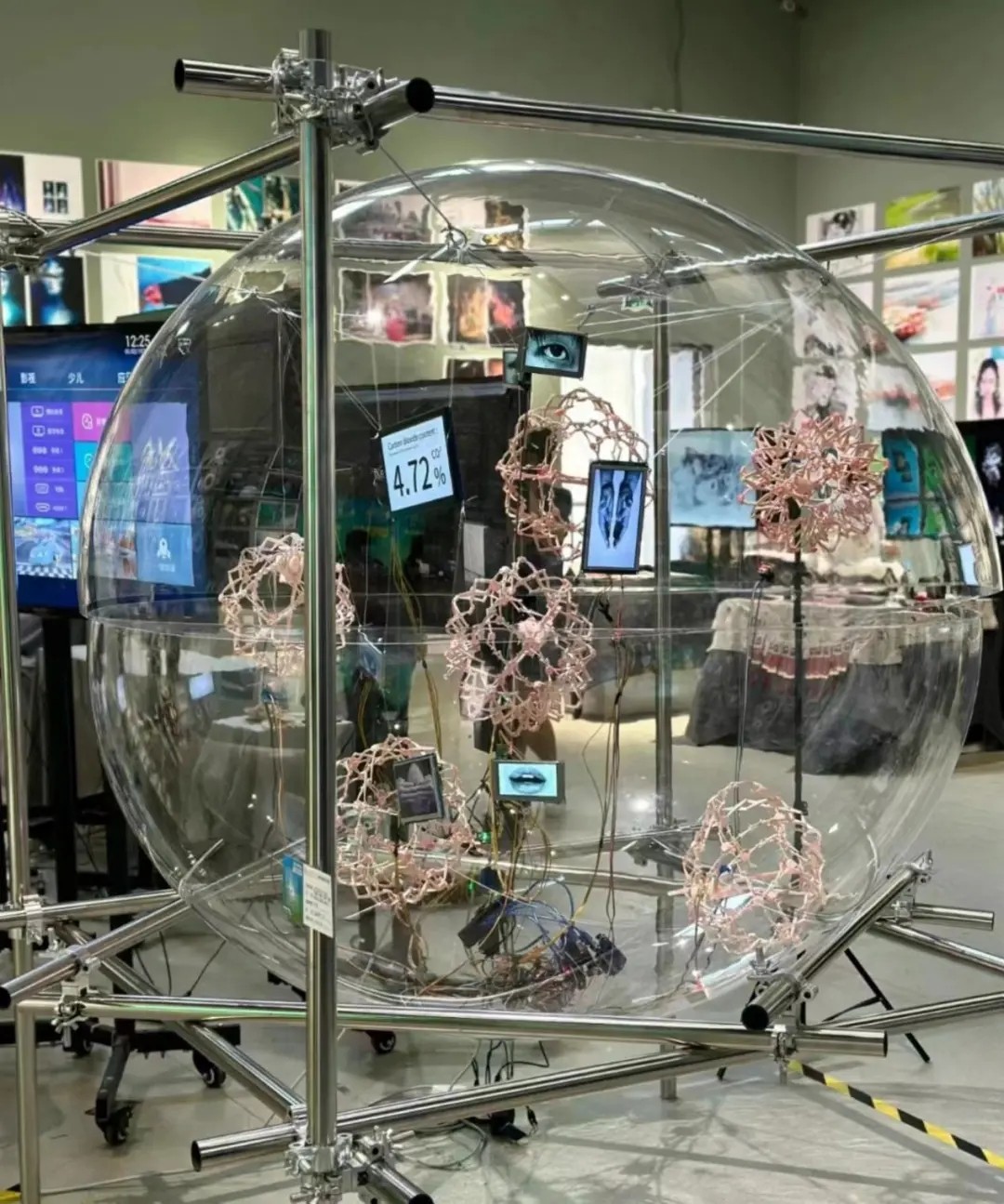 智慧空間設計學院組織學生參觀山東工藝美術學院畢業(yè)設計展 第 7 張